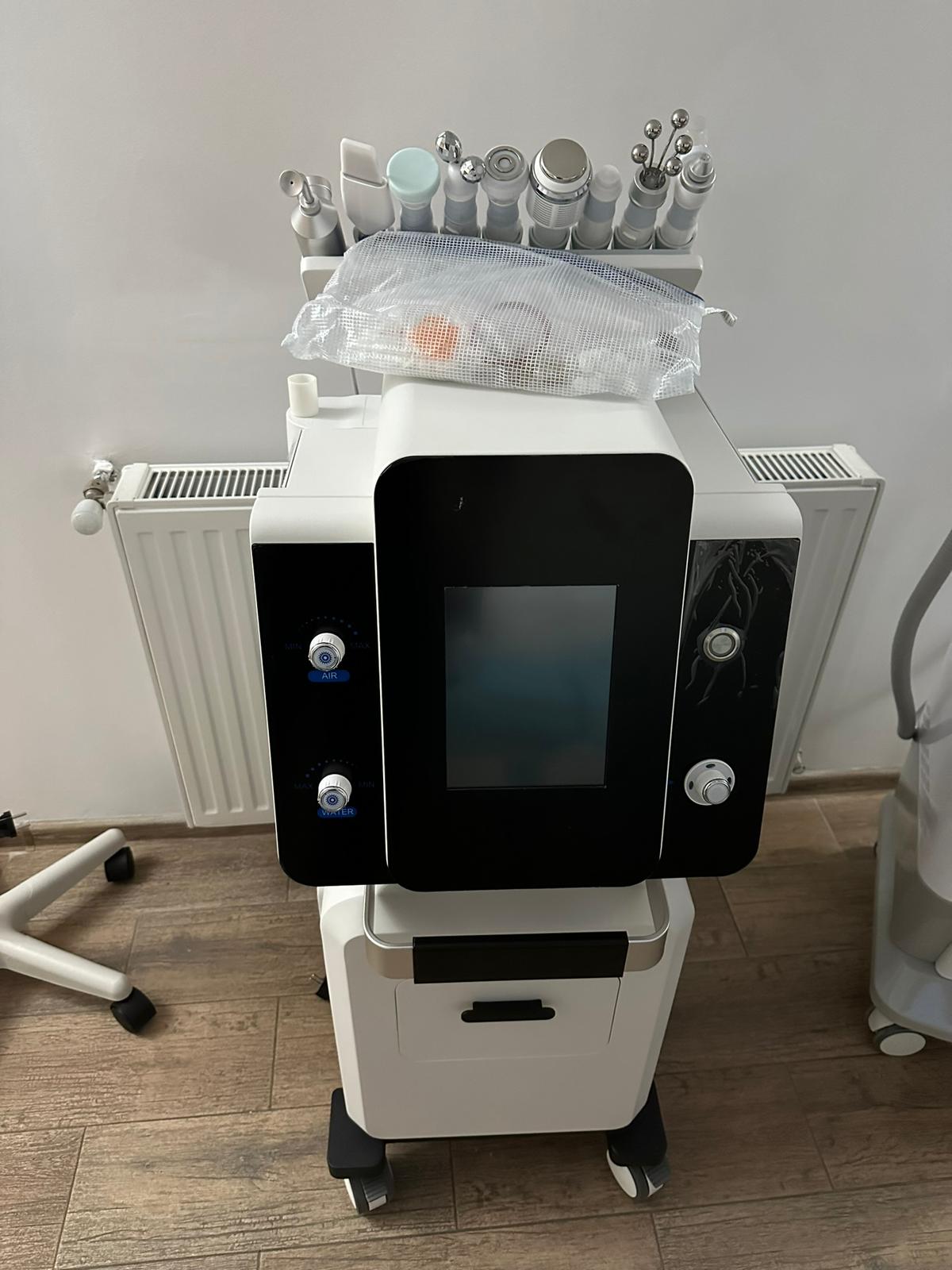 Aparat HydraFacial cu atașamente – service Black Dental Tech
