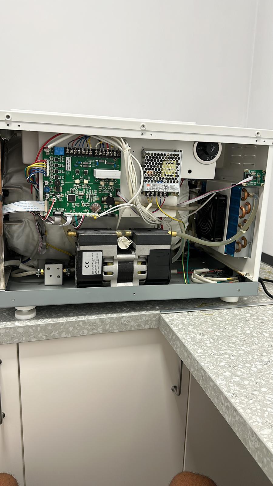 Autoclavă – componente interne PCB și pompă