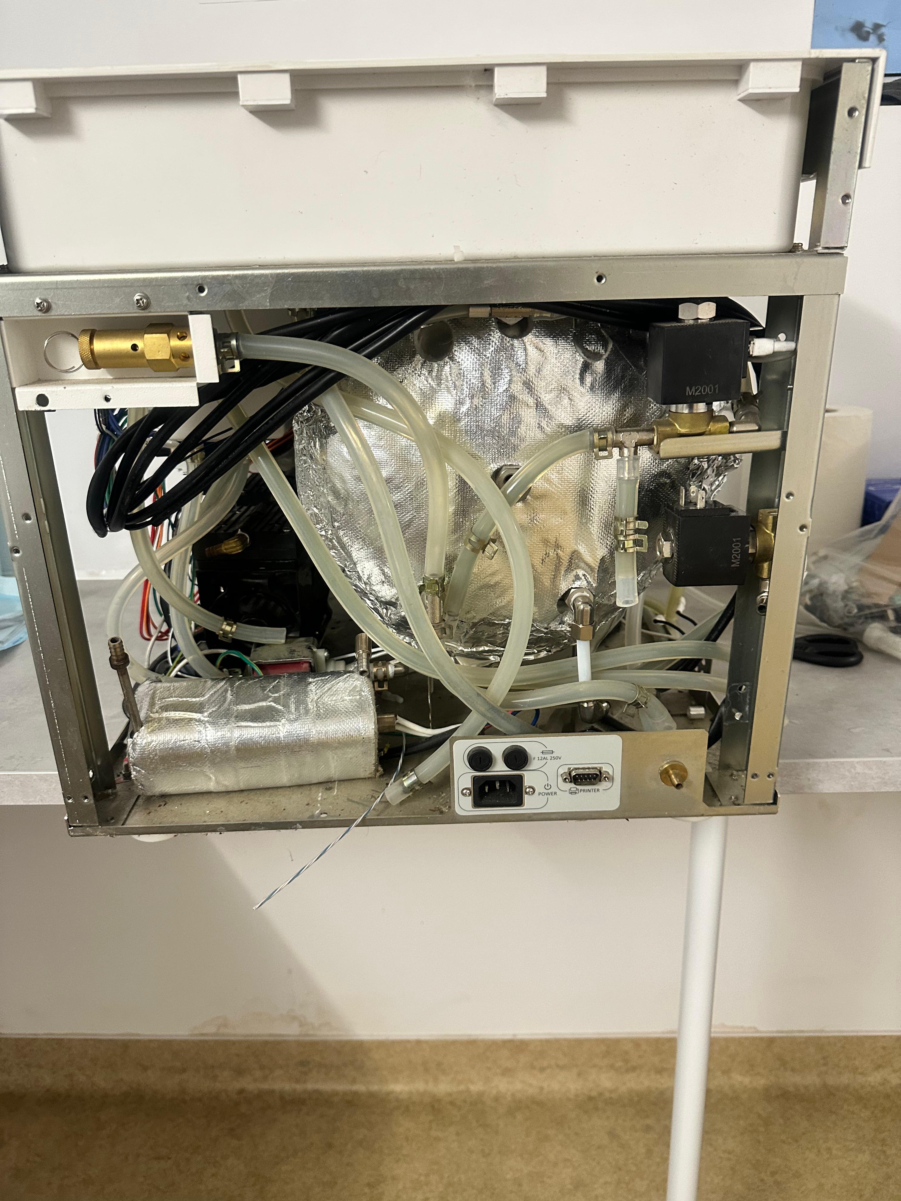 Autoclavă – valve electromagnetice interne