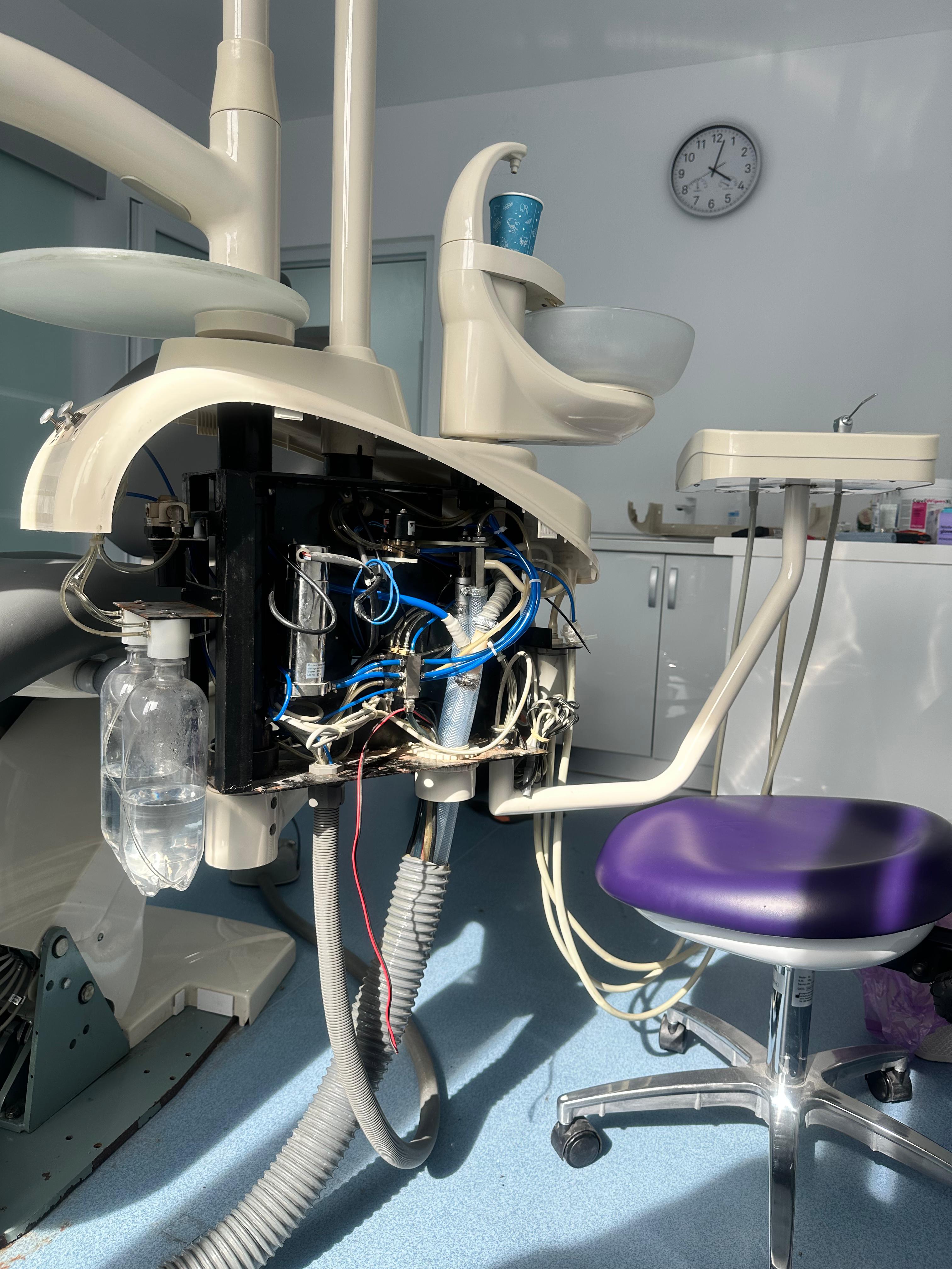 Unitate dentară – sistem hidraulic și electric deschis